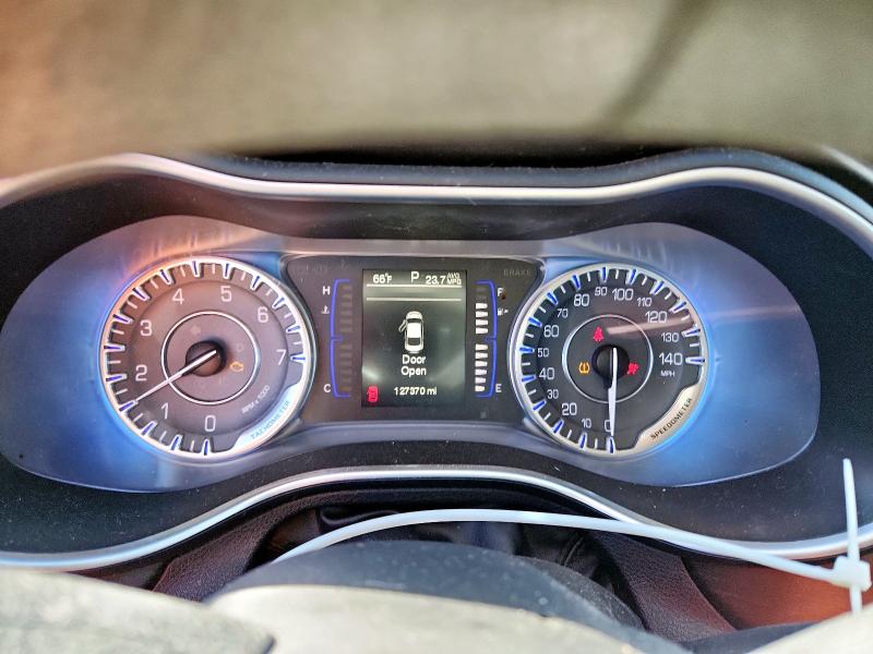 Фото 9 - CHRYSLER 200