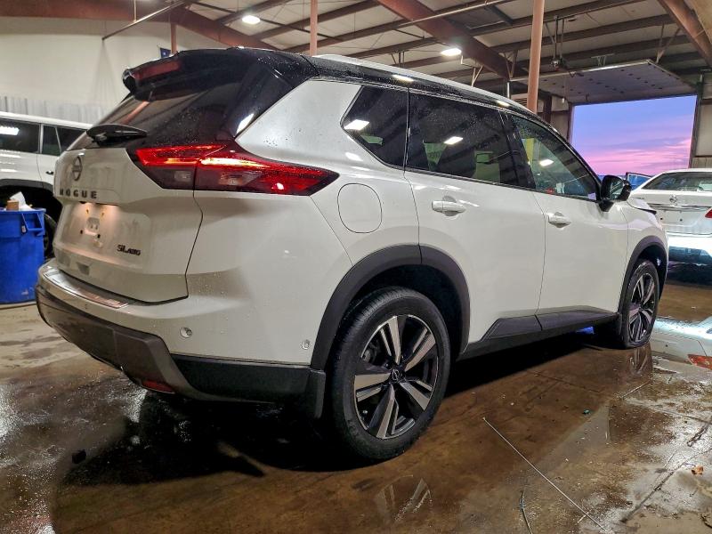 Фото 3 - NISSAN ROGUE