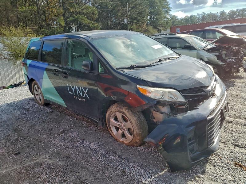 Фото 4 - TOYOTA SIENNA