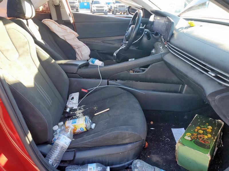 Фото 7 - HYUNDAI ELANTRA