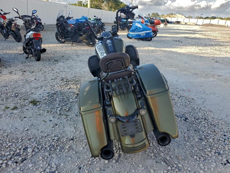 HARLEY-DAVIDSON FL 2018