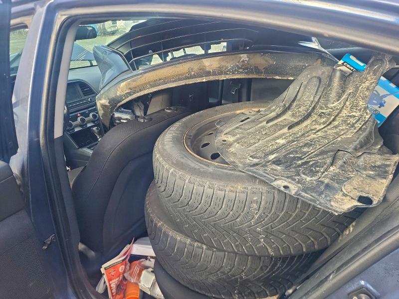 Фото 10 - HYUNDAI ELANTRA