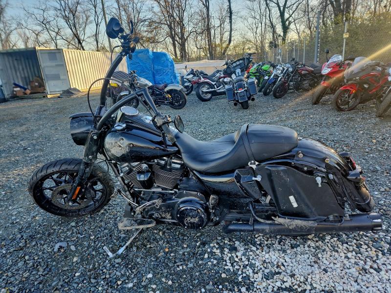 HARLEY-DAVIDSON FL 2024