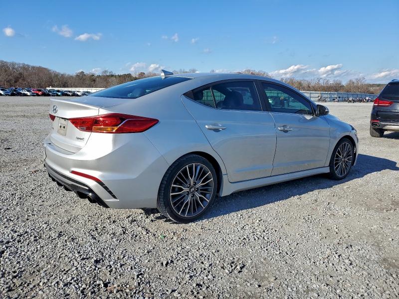 Фото 3 - HYUNDAI ELANTRA