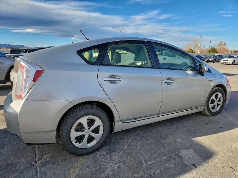 Фото 3 - TOYOTA PRIUS