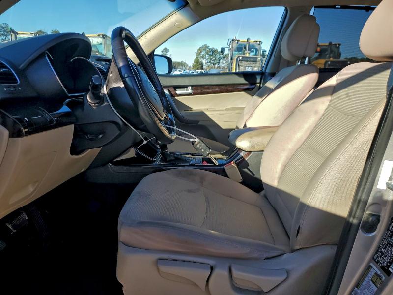 Фото 7 - KIA SORENTO