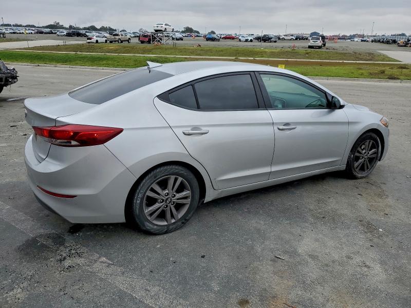 Фото 3 - HYUNDAI ELANTRA
