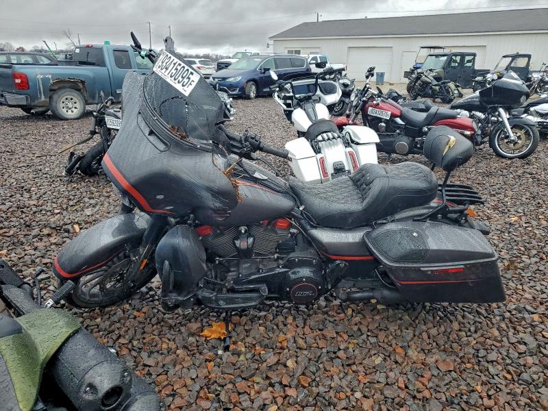 HARLEY-DAVIDSON FL 2018