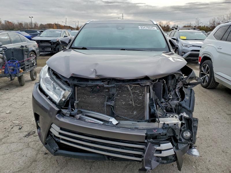 Фото 5 - TOYOTA HIGHLANDER