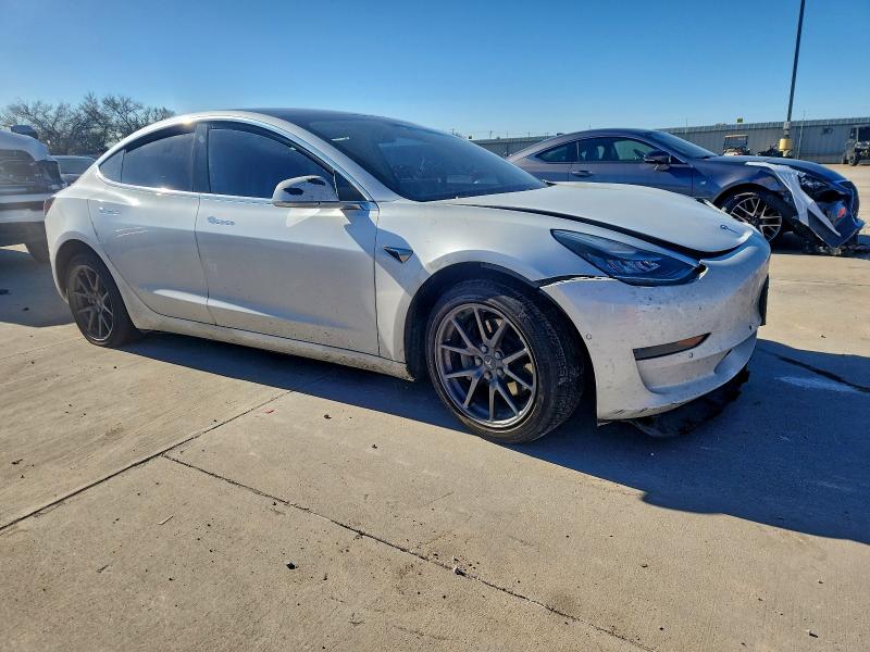 Фото 4 - TESLA MODEL 3
