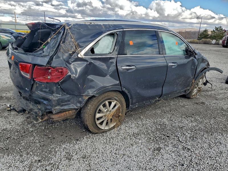 Фото 3 - KIA SORENTO