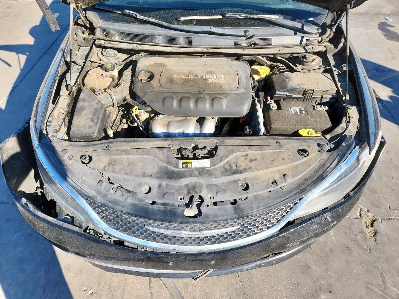 Фото 11 - CHRYSLER 200