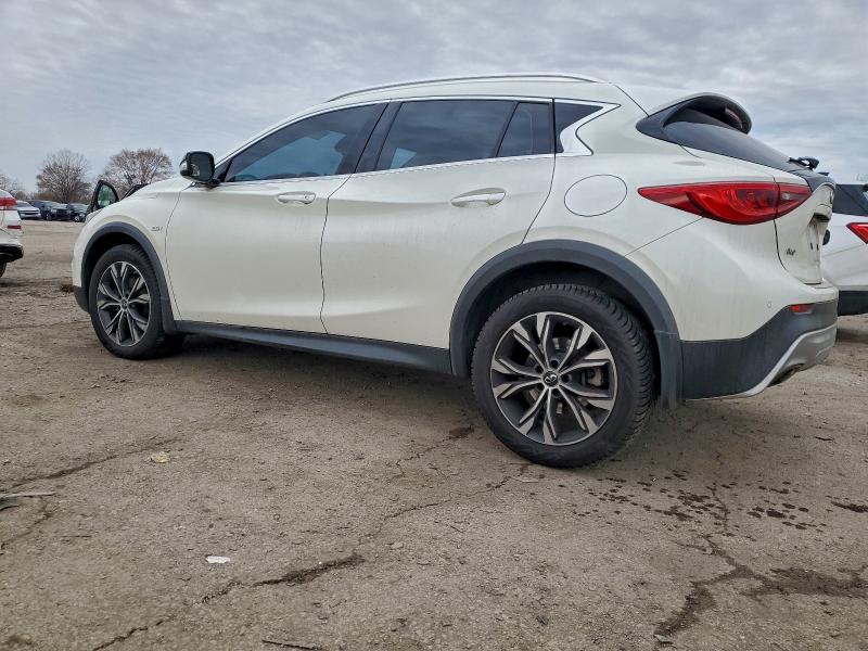 Фото 2 - INFINITI QX30