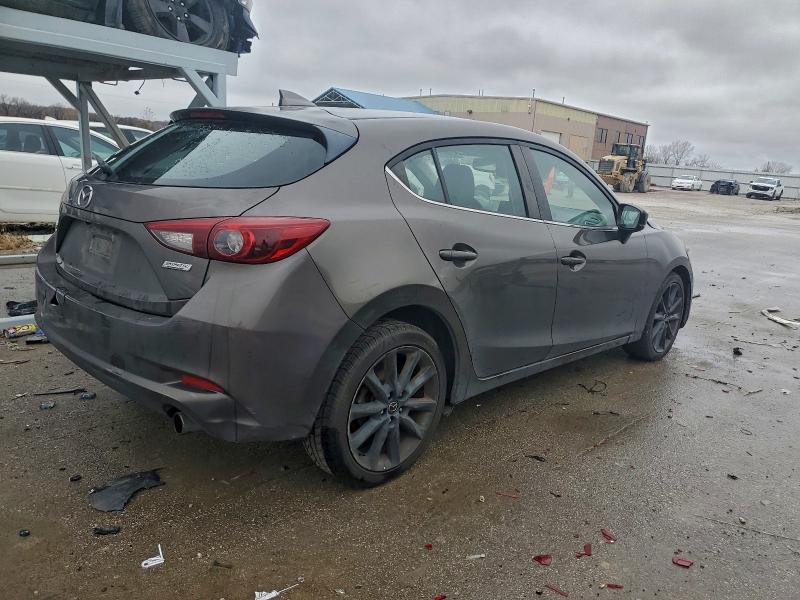 Фото 3 - MAZDA 3