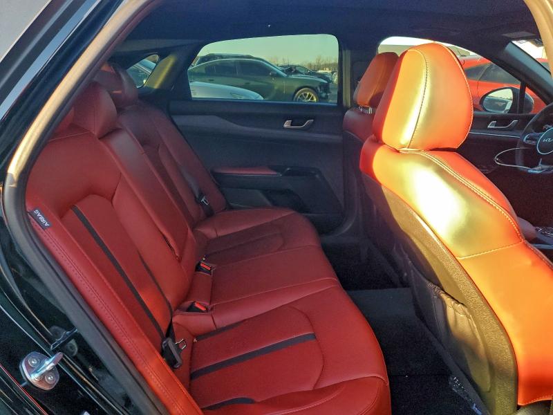 Фото 10 - KIA K5