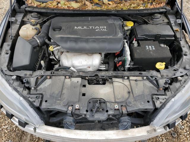 Фото 11 - CHRYSLER 200