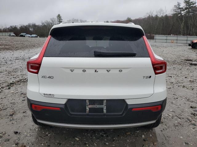 Фото 6 - VOLVO XC40