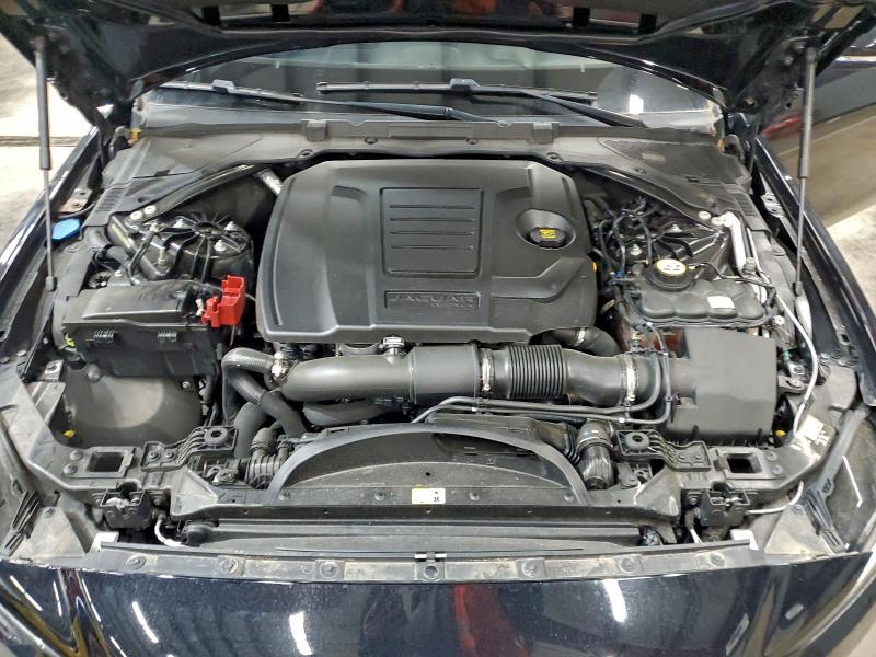 Фото 11 - JAGUAR XE