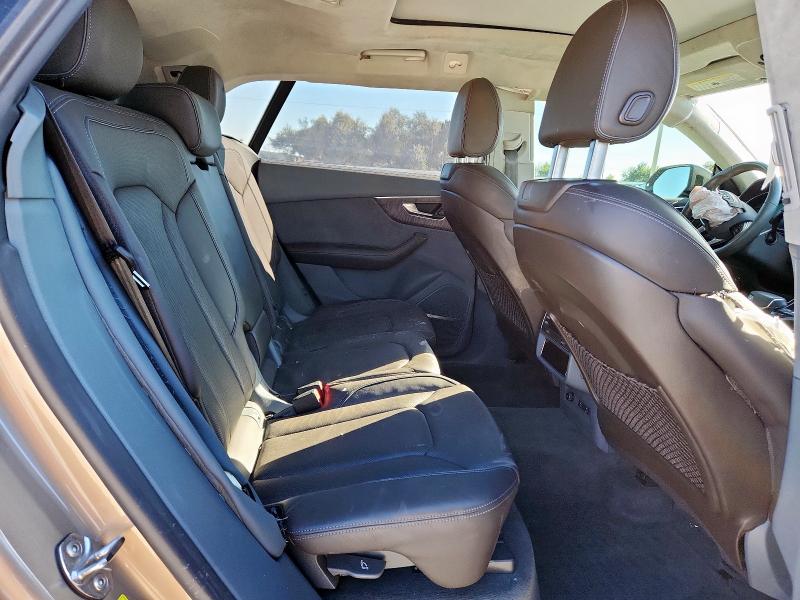 Фото 11 - AUDI Q8