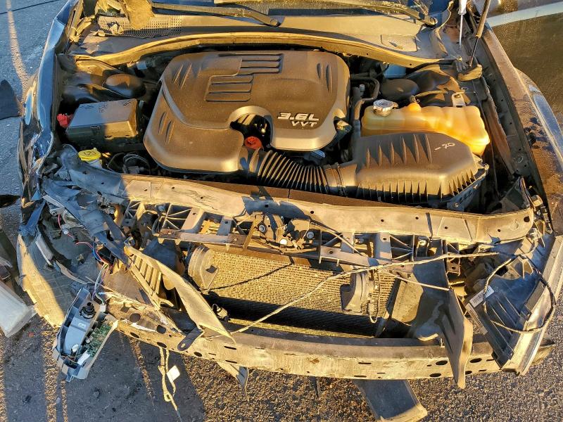 Фото 11 - CHRYSLER 300