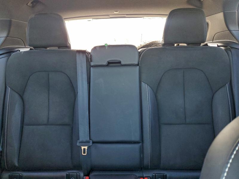 Фото 10 - VOLVO XC40