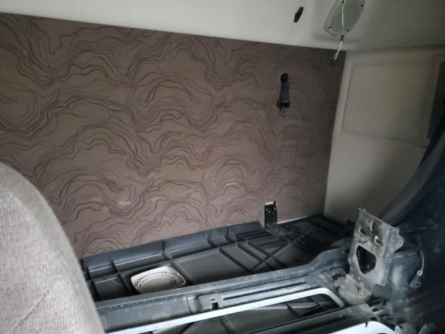 Фото 6 - VOLVO VN