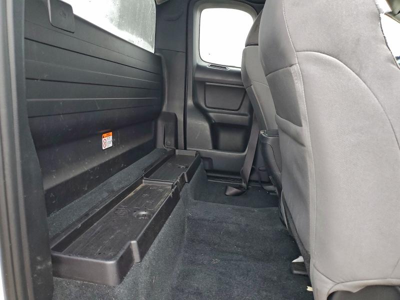 Фото 10 - TOYOTA TACOMA