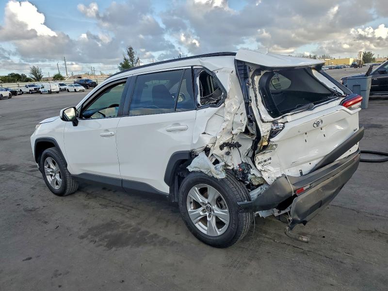 Фото 2 - TOYOTA RAV4