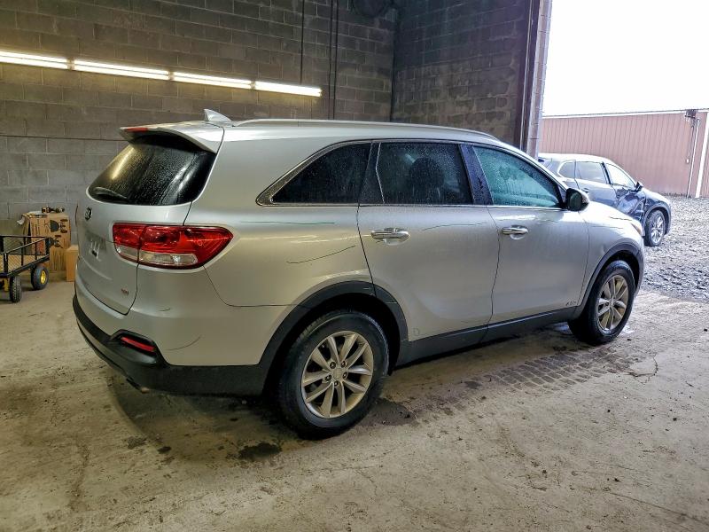 Фото 3 - KIA SORENTO