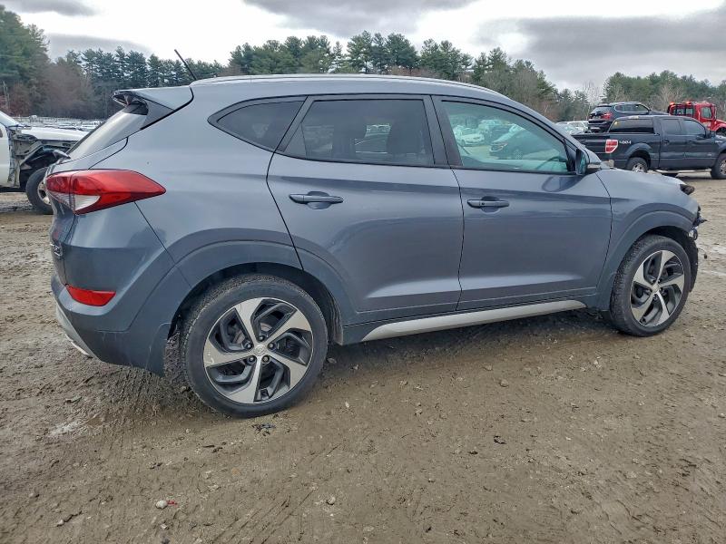 Фото 3 - HYUNDAI TUCSON