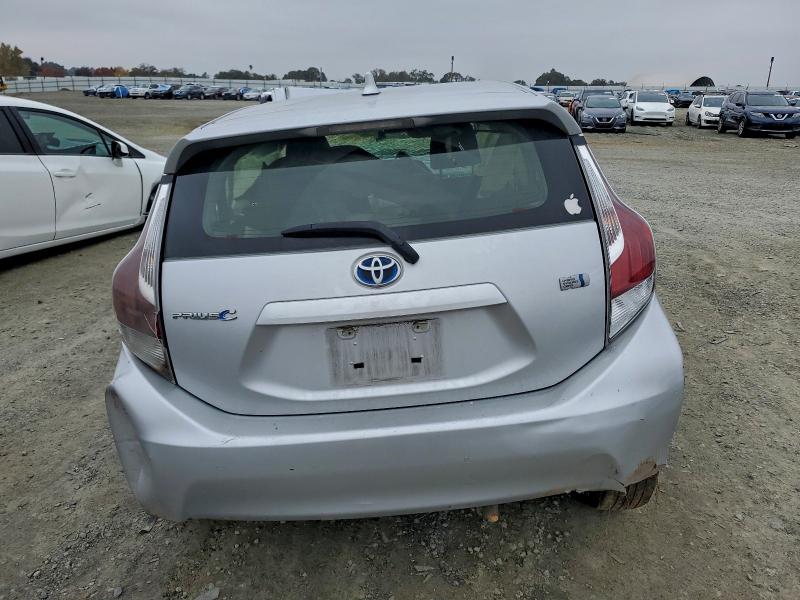 Фото 6 - TOYOTA PRIUS