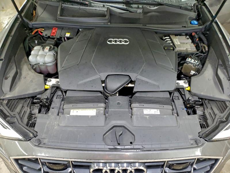 Фото 11 - AUDI Q8
