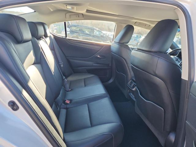 Фото 10 - LEXUS ES350