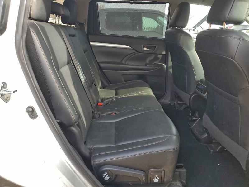 Фото 11 - TOYOTA HIGHLANDER