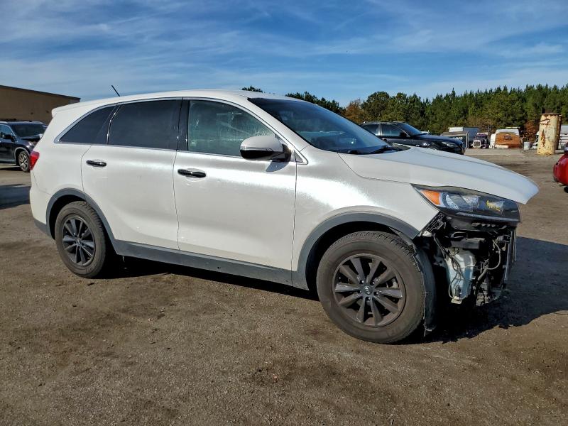 Фото 4 - KIA SORENTO