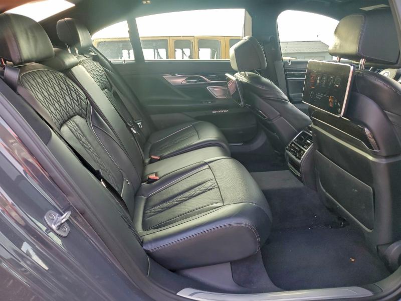 Фото 10 - BMW 7 SERIES