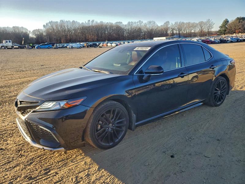 Фото 1 - TOYOTA CAMRY