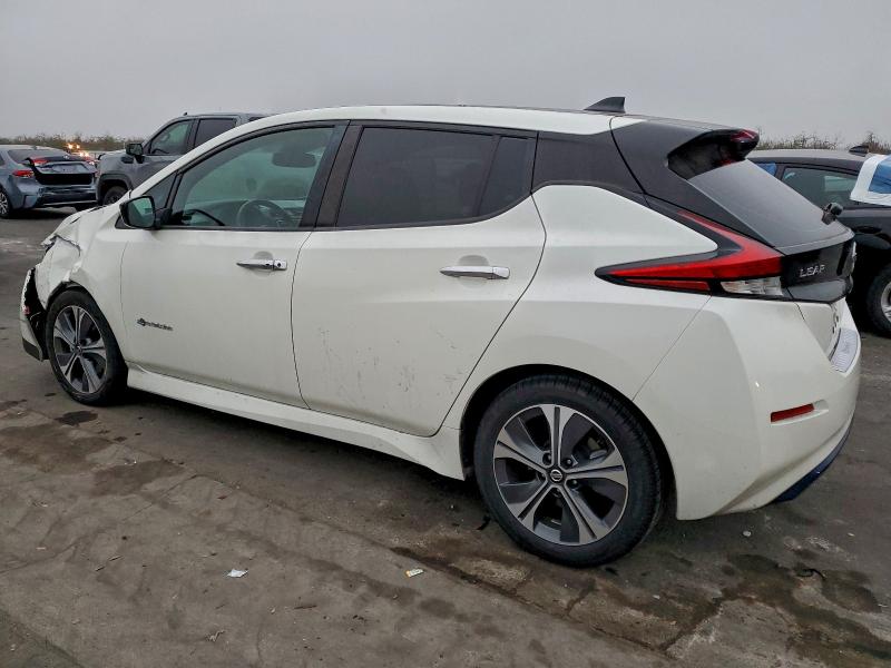 Фото 2 - NISSAN LEAF