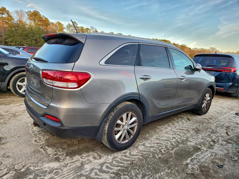 Фото 3 - KIA SORENTO