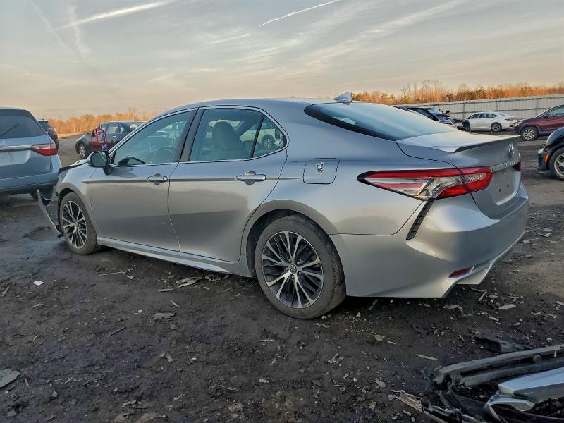 Фото 2 - TOYOTA CAMRY