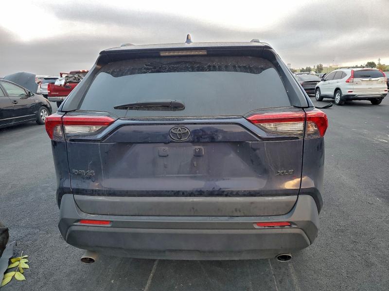 Фото 6 - TOYOTA RAV4