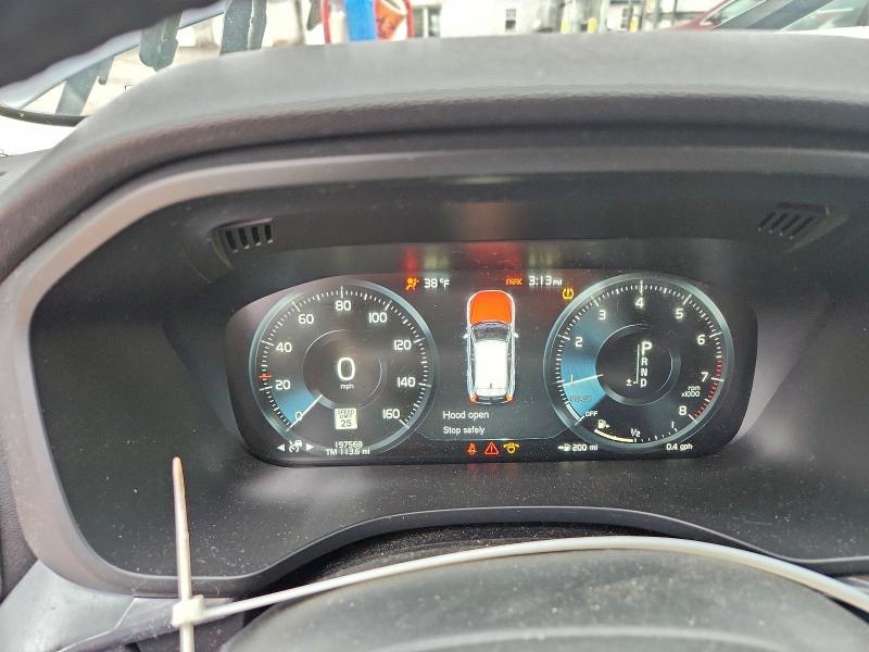 Фото 9 - VOLVO XC60