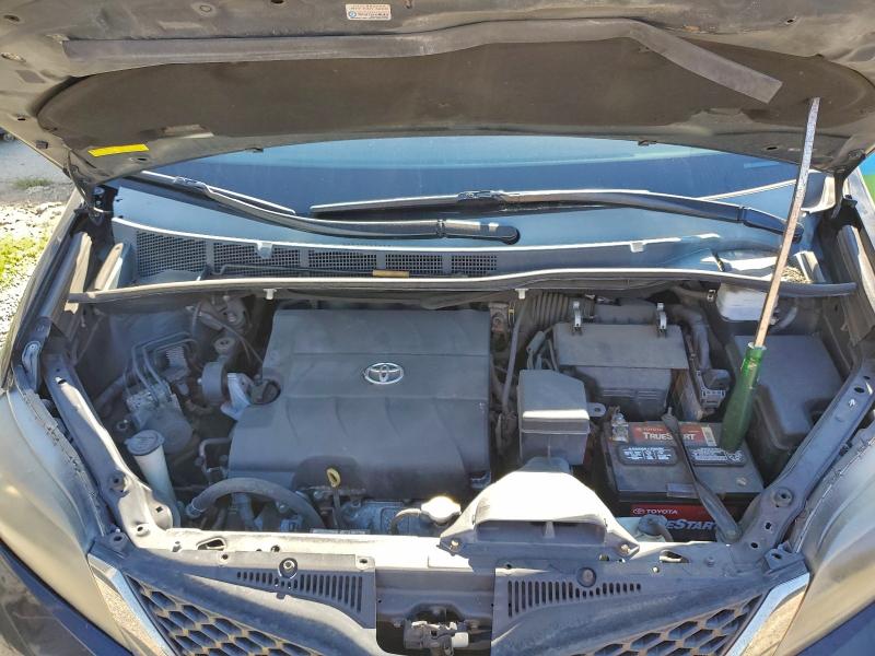 Фото 12 - TOYOTA SIENNA