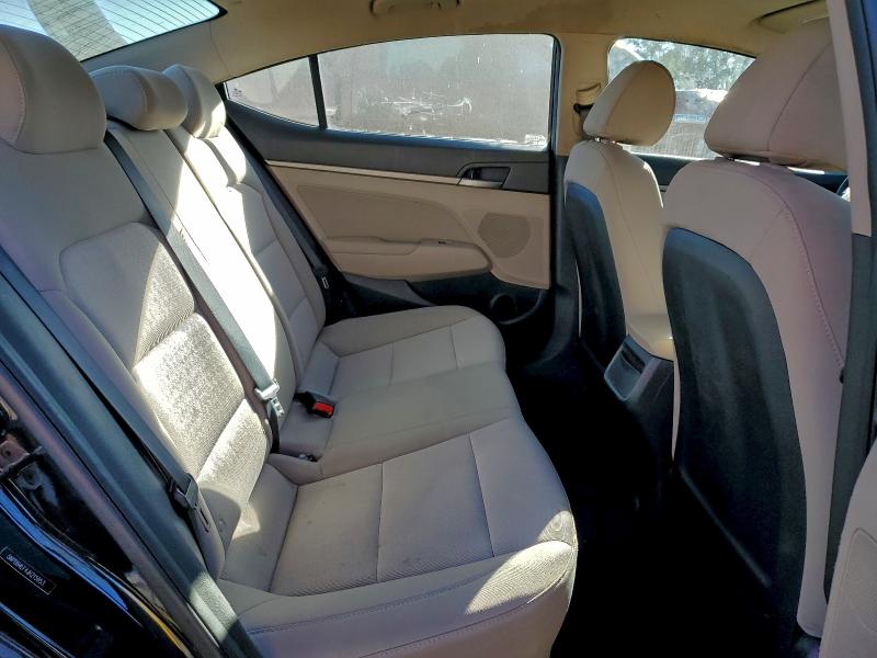 Фото 10 - HYUNDAI ELANTRA