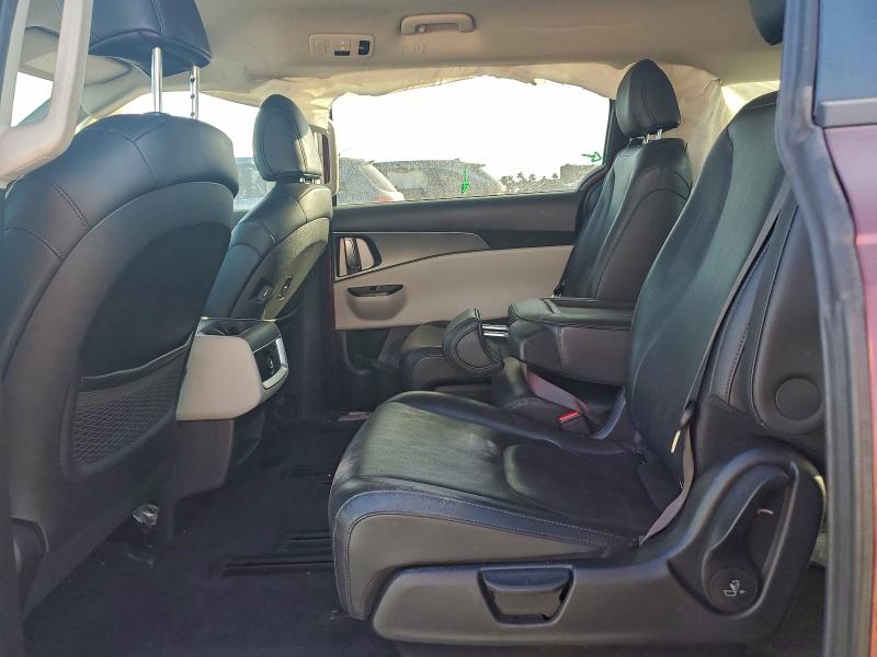 Фото 11 - KIA CARNIVAL L