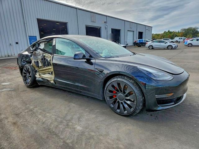 Фото 4 - TESLA MODEL 3