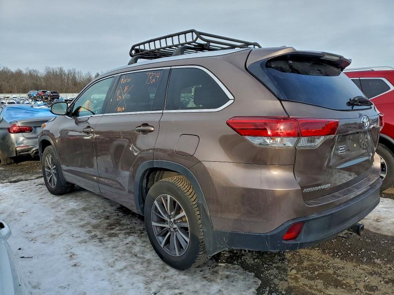 Фото 2 - TOYOTA HIGHLANDER