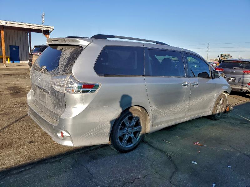 Фото 3 - TOYOTA SIENNA