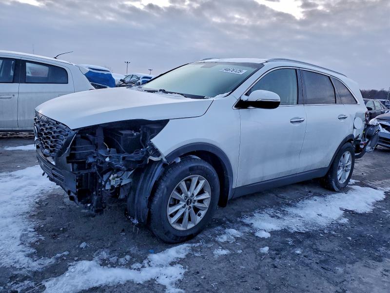 Фото 1 - KIA SORENTO