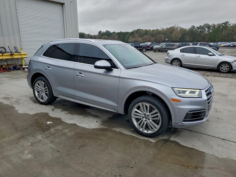 Фото 4 - AUDI Q5